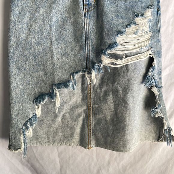 Carmar Trenton Iras Asymmetrical High Cut Out Jean Skirt, size 26 - Picture 5 of 10